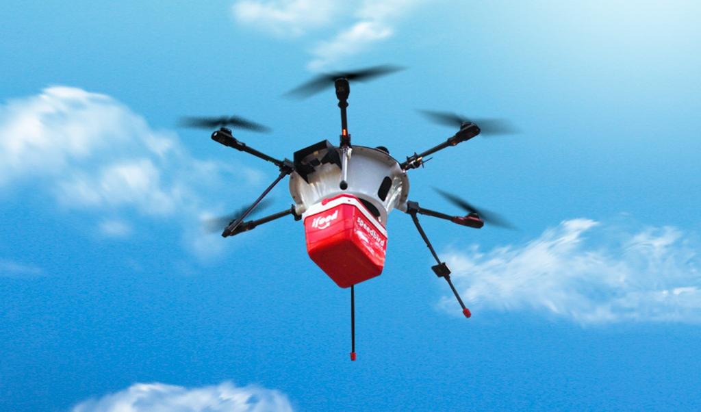 Drone do iFood durante um sobrevoo.